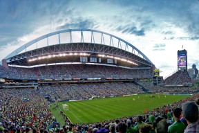 开云备用-阿莫林：想争四冬窗必须买中场——冲刺欧洲战场的关键之路