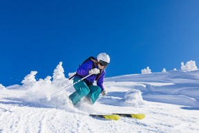 开云体育官方-巴萨春季反弹，争夺冠军希望再燃，巴萨2020年