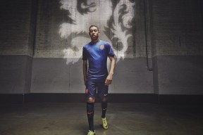 开云网页-广东宏远再度逆势夺冠，夺冠希望再燃！，广东宏远夺冠合照